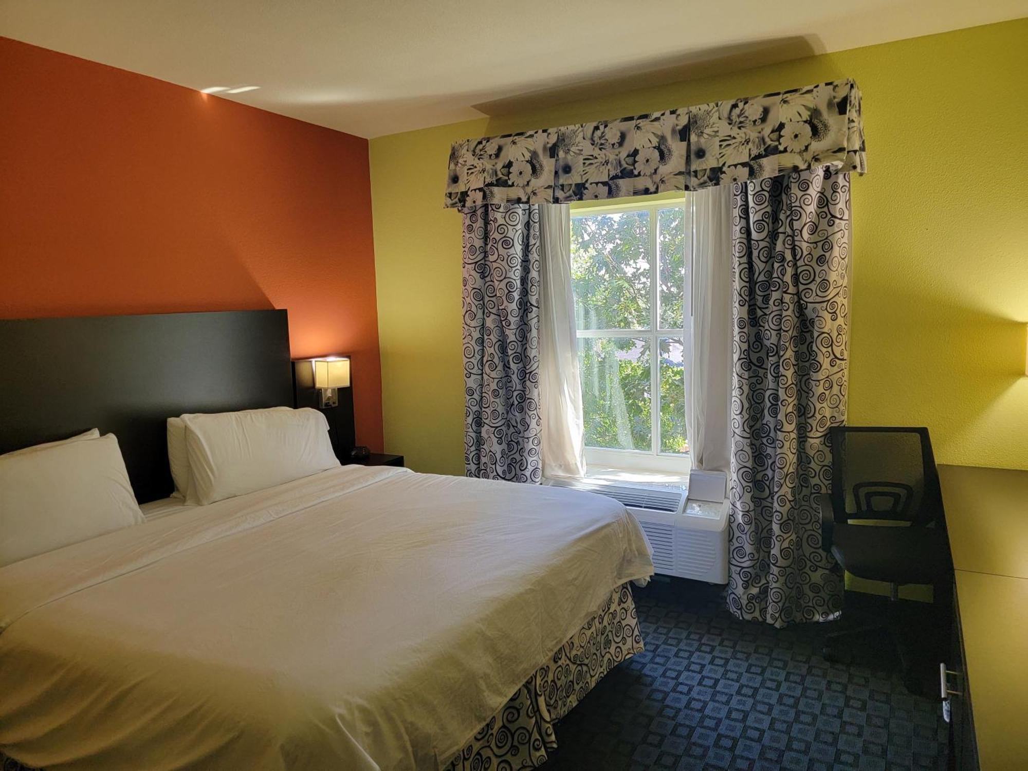 Holiday Inn Garland By Ihg Экстерьер фото